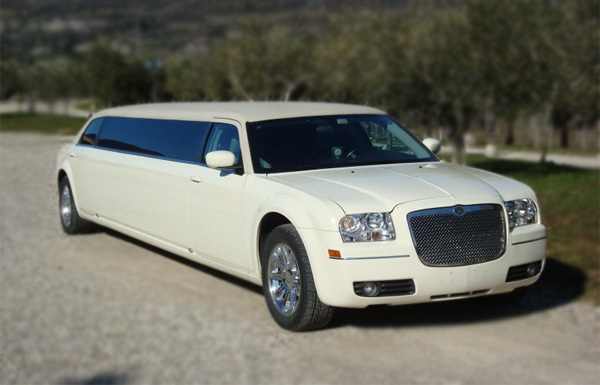 Council Bluffs White Chrysler Limo
