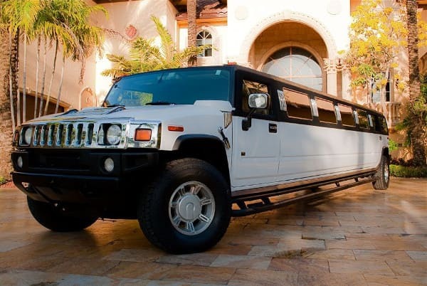 Council Bluffs White Hummer Limo