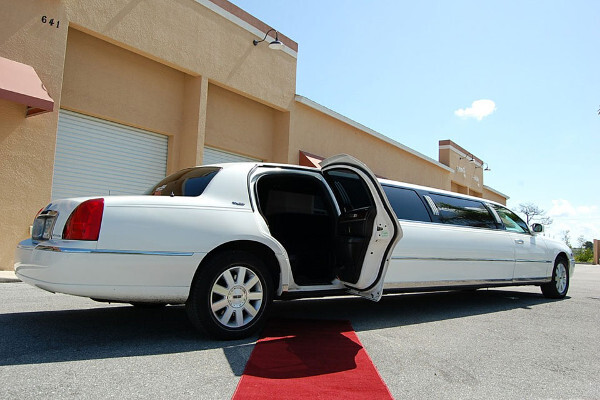 Council Bluffs White Lincoln Stretch Limo